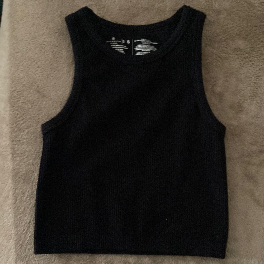 Black cropped tank top